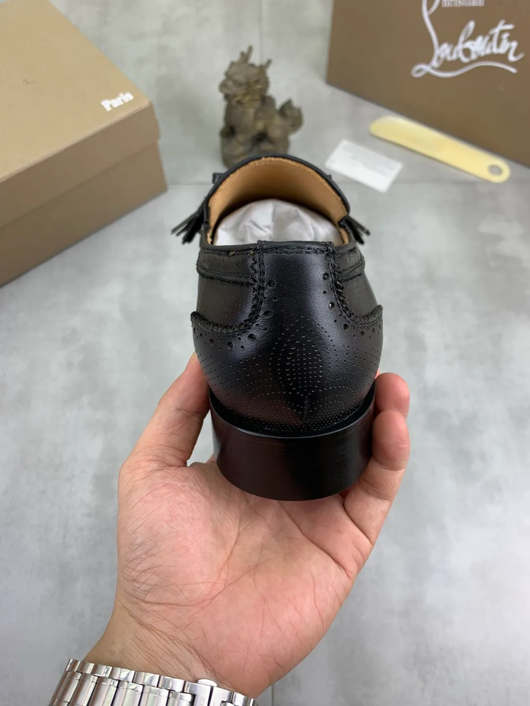 Men's shoes 💰P760 new style 💰high version 🇮🇹 CL red bottom series top purchasing original order series🔍🔍/🇮🇹Italian imported cowhide, imported genuine leather lining💪💪, completely 1⃣️ vs 1⃣️🇮🇹💪💪, ⚠Sole: The original sole provided by the original factory, the exclusive movable molded sole is super comfortable, ⚠Original factory follow-up goods, 🔍🔍high quality, you can come in and out at will, welcome to compare ⚠Size: 38-44 (45 46 can be customized)